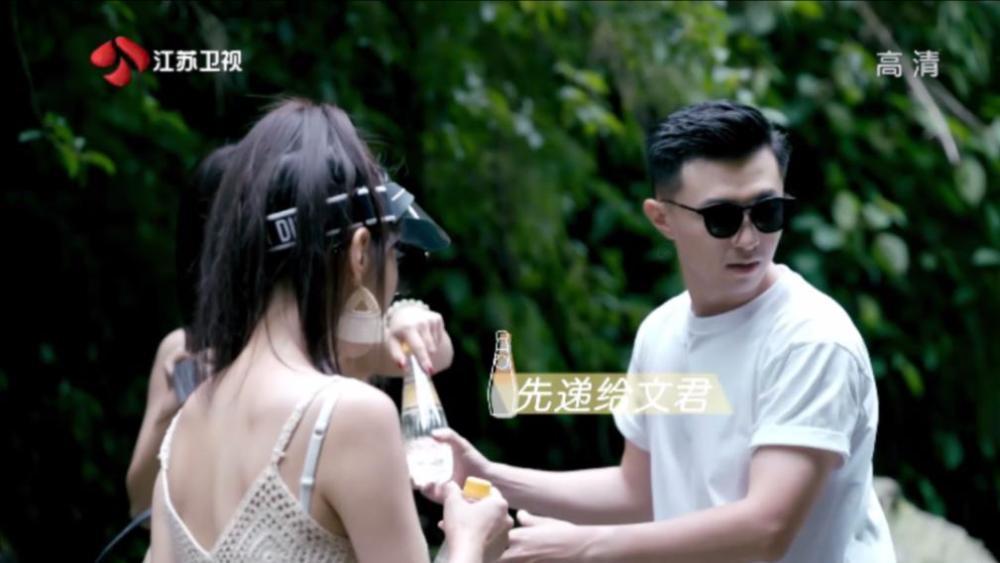逃离金刚鹦鹉森林
